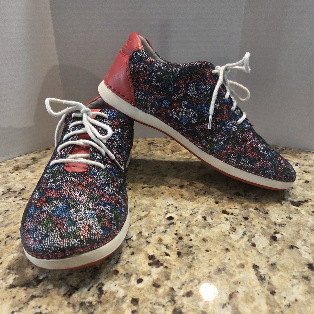 Essence Alegria By PG Lite Boho Floral Leather Ortho Sneaker Nonslip US7 EU38